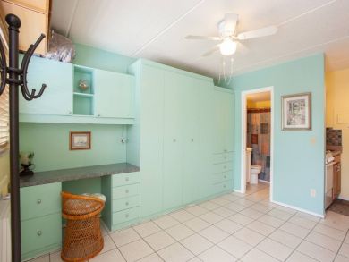 Venice Condo 928879