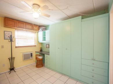Venice Condo 928879
