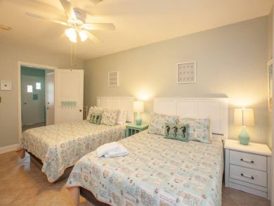 Venice Condo 928890
