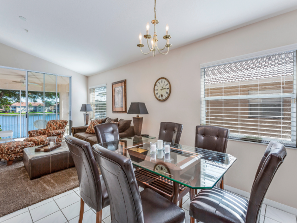 Naples 3 Bedroom Vacation Condo With Beautiful Lake Views