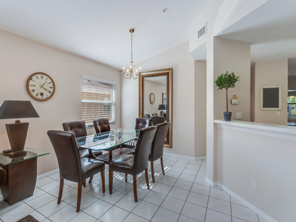 Naples 3 Bedroom Vacation Condo With Beautiful Lake Views