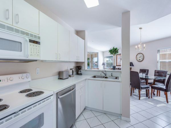 Naples 3 Bedroom Vacation Condo With Beautiful Lake Views