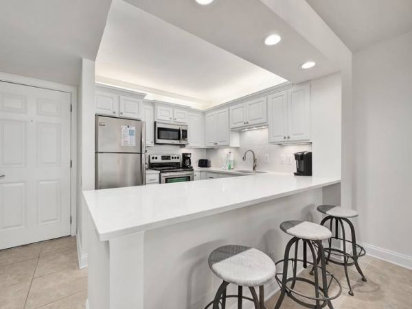 Beachfront Vacation 2 Bedroom Rental in Miramar Beach