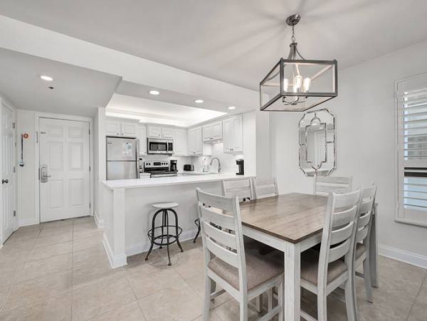 Beachfront Vacation 2 Bedroom Rental in Miramar Beach