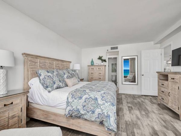 Beachfront Vacation 2 Bedroom Rental in Miramar Beach