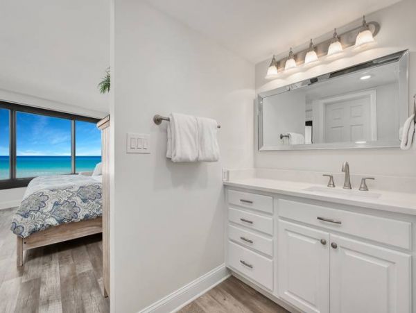 Beachfront Vacation 2 Bedroom Rental in Miramar Beach