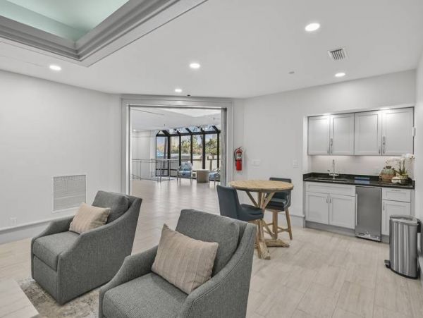 Beachfront Vacation 2 Bedroom Rental in Miramar Beach