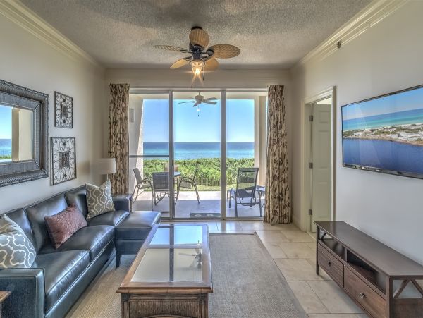 Gulf front 2 Bedroom Condo Communal Pool & Tennis Court