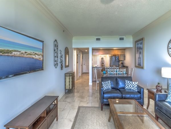 Gulf front 2 Bedroom Condo Communal Pool & Tennis Court