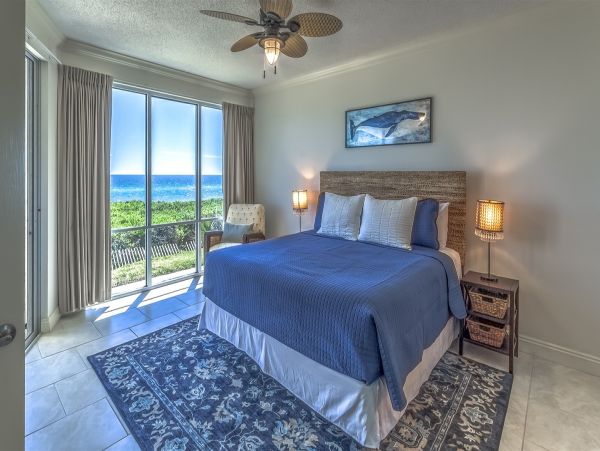 Gulf front 2 Bedroom Condo Communal Pool & Tennis Court