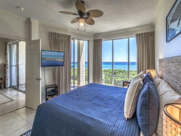 Gulf front 2 Bedroom Condo Communal Pool & Tennis Court