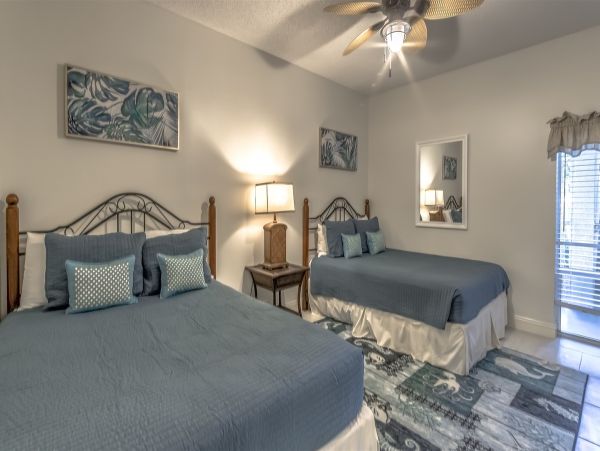 Gulf front 2 Bedroom Condo Communal Pool & Tennis Court