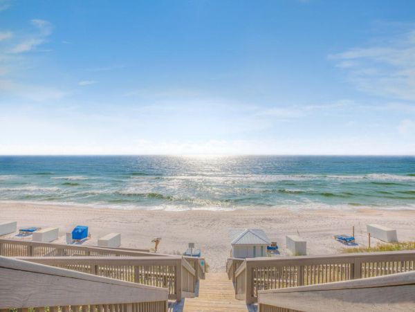 Gulf front 2 Bedroom Condo Communal Pool & Tennis Court