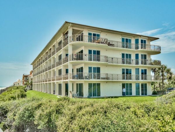 Gulf front 2 Bedroom Condo Communal Pool & Tennis Court