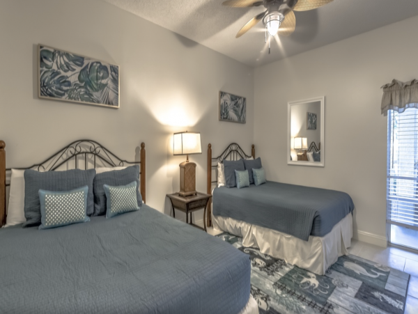 Gulf front 2 Bedroom Condo Communal Pool & Tennis Court