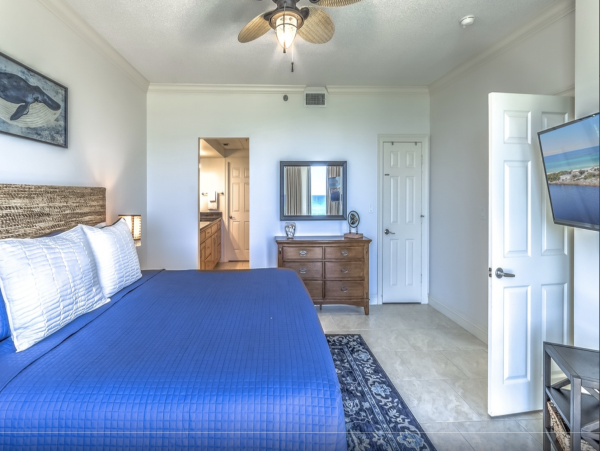 Gulf front 2 Bedroom Condo Communal Pool & Tennis Court