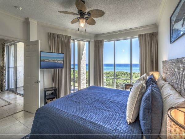 Gulf front 2 Bedroom Condo Communal Pool & Tennis Court
