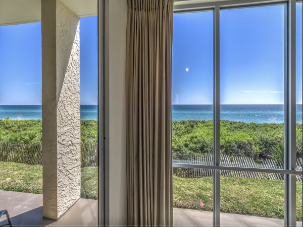 Gulf front 2 Bedroom Condo Communal Pool & Tennis Court