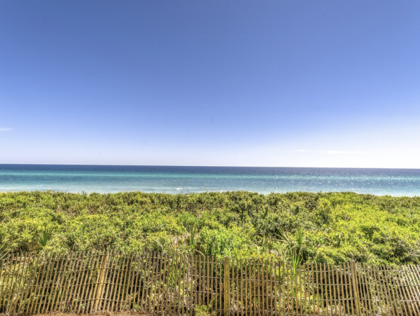 Gulf front 2 Bedroom Condo Communal Pool & Tennis Court