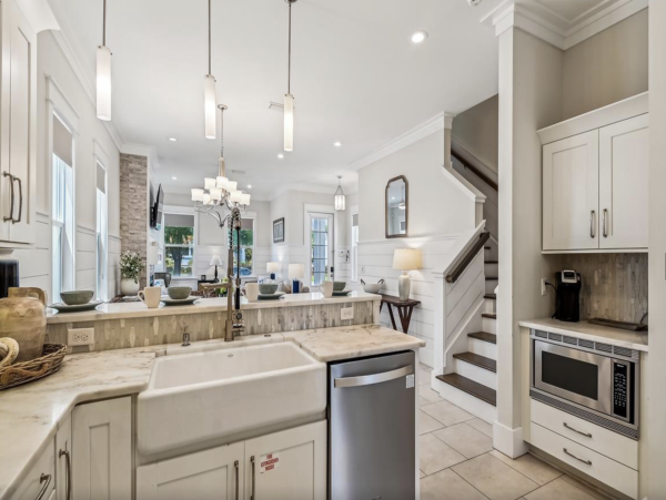 Stunning Rosemary Beach Vacation Residence Stroll to Beach!
