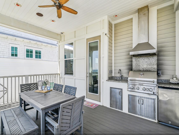 Stunning Rosemary Beach Vacation Residence Stroll to Beach!
