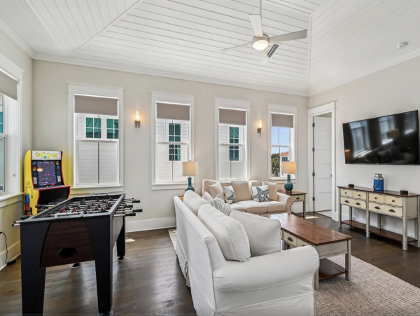 Stunning Rosemary Beach Vacation Residence Stroll to Beach!