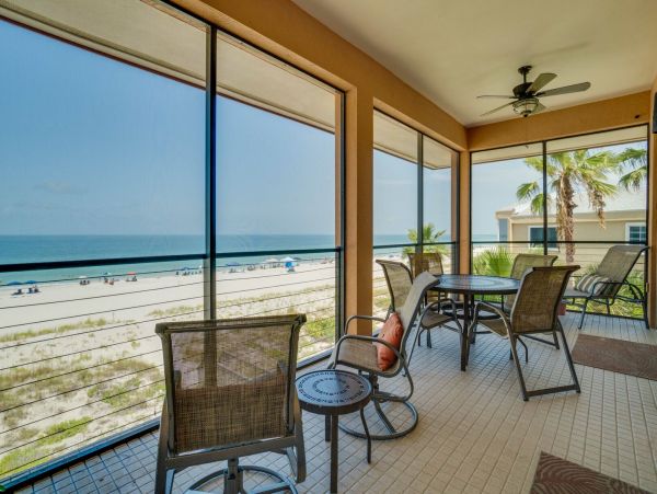 Bradenton Beach Three Bedroom Vacation Condo Sleeps Six