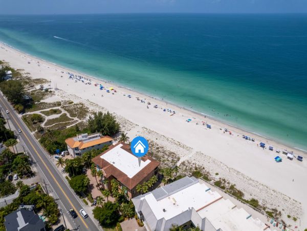Bradenton Beach Three Bedroom Vacation Condo Sleeps Six