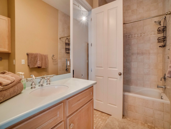 Bradenton Beach Three Bedroom Vacation Condo Sleeps Six