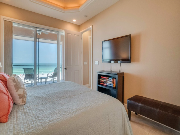 Bradenton Beach Three Bedroom Vacation Condo Sleeps Six