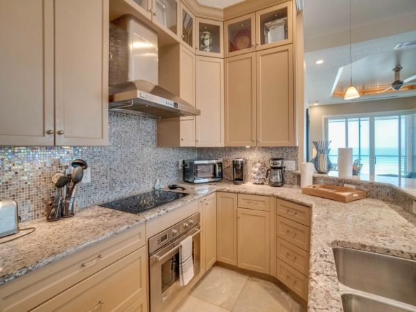 Bradenton Beach Three Bedroom Vacation Condo Sleeps Six