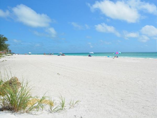 Bradenton Beach Three Bedroom Vacation Condo Sleeps Six