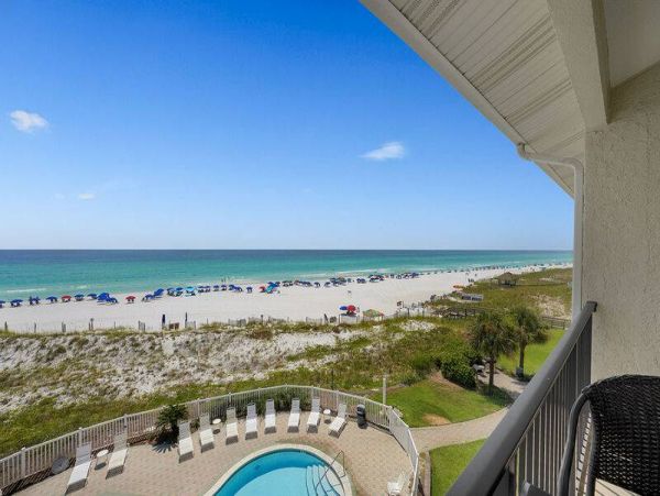 Beautiful Gulf Front Vacation Condo Sleeps Seven Guests