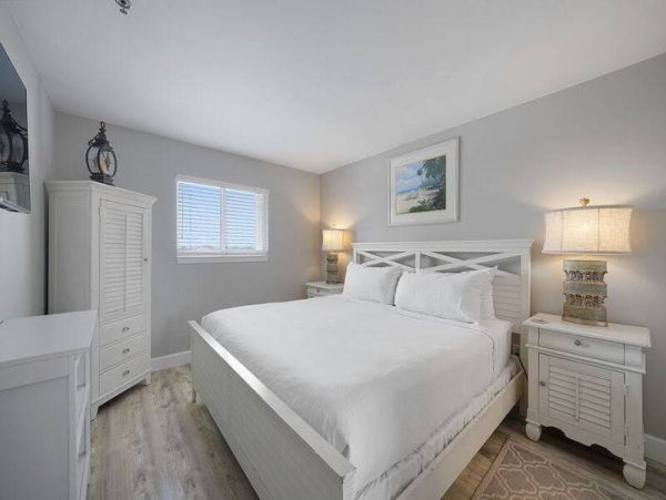 Beautiful Gulf Front Vacation Condo Sleeps Seven Guests