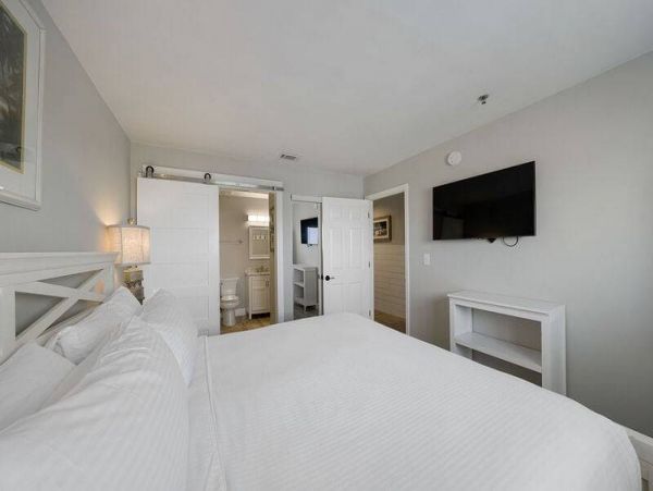 Beautiful Gulf Front Vacation Condo Sleeps Seven Guests