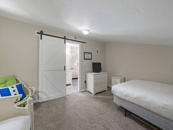 Beautiful Gulf Front Vacation Condo Sleeps Seven Guests