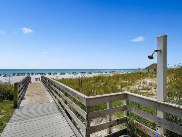 Beautiful Gulf Front Vacation Condo Sleeps Seven Guests