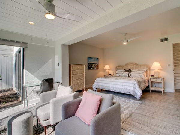 Three Bedrooms Walk to Beach Rental Condo in Sanibel
