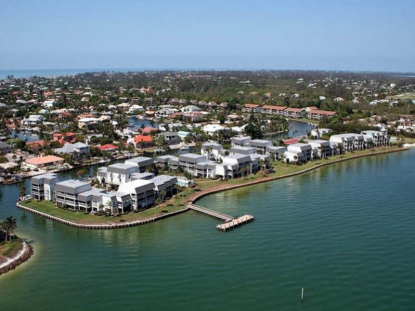 Three Bedrooms Walk to Beach Rental Condo in Sanibel