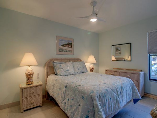 Three Bedrooms Walk to Beach Rental Condo in Sanibel