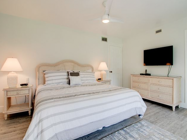 Three Bedrooms Walk to Beach Rental Condo in Sanibel