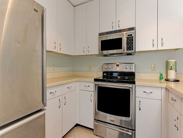 Holmes Beach 3 Bedroom Condo Just a Short Walk To The Beach