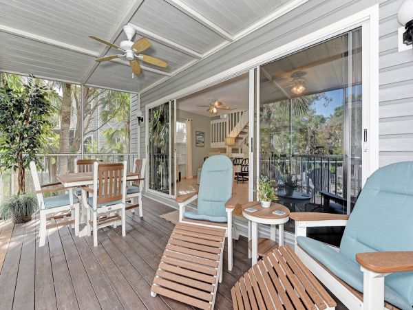 Holmes Beach 3 Bedroom Condo Just a Short Walk To The Beach