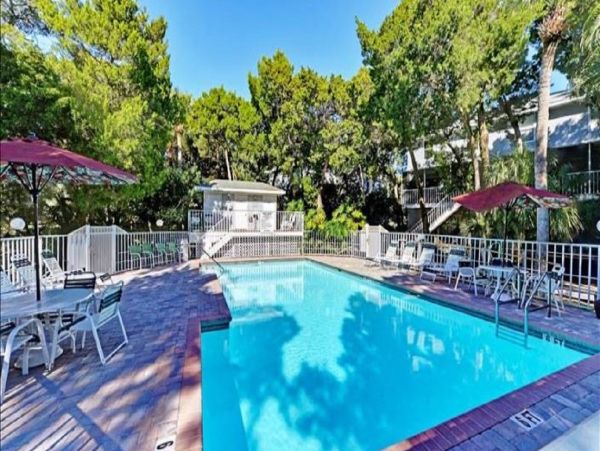 Holmes Beach 3 Bedroom Condo Just a Short Walk To The Beach