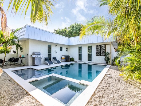 Two Bedroom Holmes Beach Vacation Duplex Sleeps 4 Guests