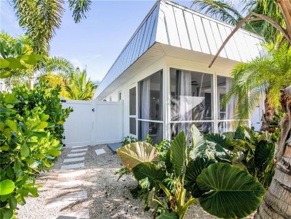 Two Bedroom Holmes Beach Vacation Duplex Sleeps 4 Guests