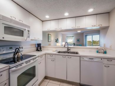 Anna Maria 2 Bedroom Vacation Condo Sleeps 4 Close to Beach