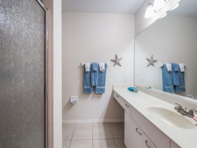 Anna Maria 2 Bedroom Vacation Condo Sleeps 4 Close to Beach