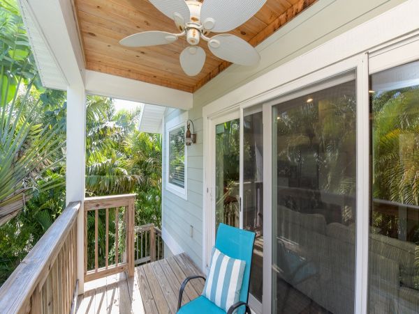 Charming Vacation Rental on Holmes Beach Call Today