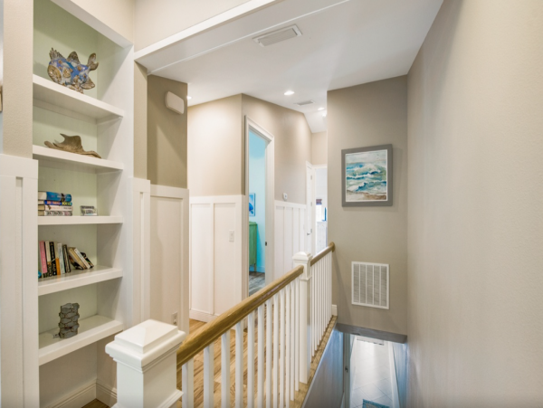Charming Vacation Rental on Holmes Beach Call Today
